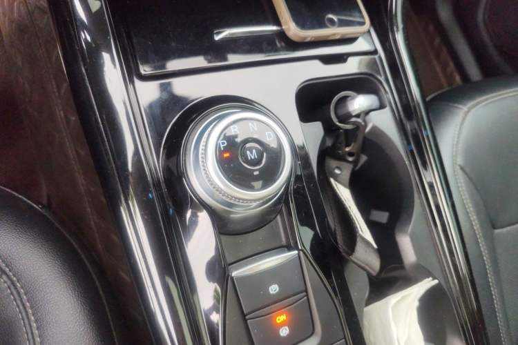 Used Ford Explorer 2020 EcoBoost 285 4x4 Trend Edition 7-Seater Gear Lever