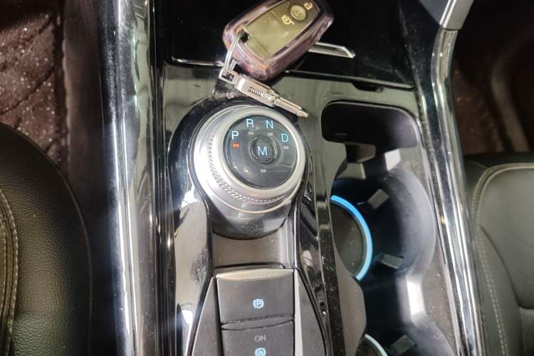 Used Ford Explorer 2020 EcoBoost 285 4x4 Titanium Edition 6 Seats Gear Lever