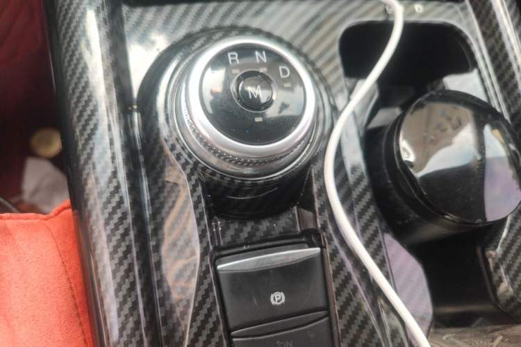 Used Ford Explorer 2020 EcoBoost 285 4x4 Titanium Edition 7-Seater Gear Lever