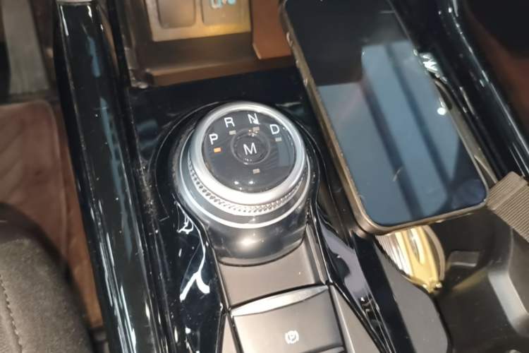 Used Ford Explorer 2020 EcoBoost 285 4x4 Sport Edition ST-LINE 6-Seater Gear Lever
