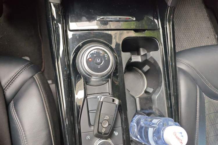 Used Ford Explorer 2020 EcoBoost 285 4x4 Platinum Edition 7-Seater Gear Lever
