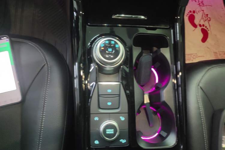 Used Ford Explorer 2020 EcoBoost 285 4x4 Titanium Edition 6 Seats Gear Lever