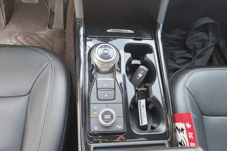 Used Ford Explorer 2020 EcoBoost 285 4x4 Trend Edition 7-Seater Gear Lever