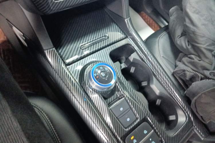 Used Ford Explorer 2020 EcoBoost 285 Rear-Drive Trend Edition 7-Seater Gear Lever