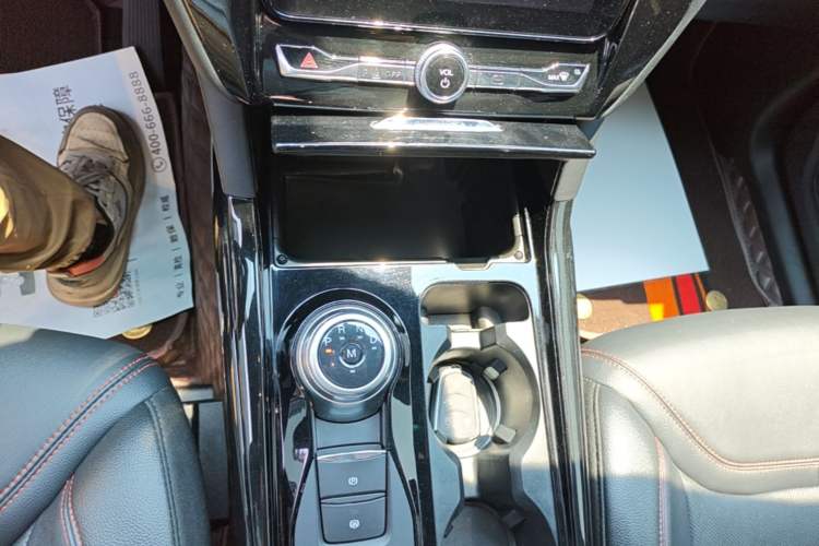 Used Ford Explorer 2020 EcoBoost 285 Four-Wheel Drive Sport Edition ST-LINE 7-Seater Gear Lever