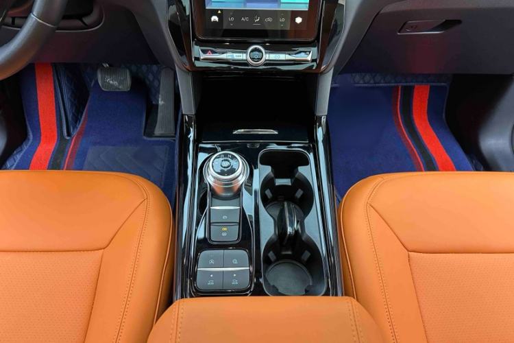 Used Ford Explorer 2020 EcoBoost 285 Rear-Drive Trend Edition 6 Seats Gear Lever