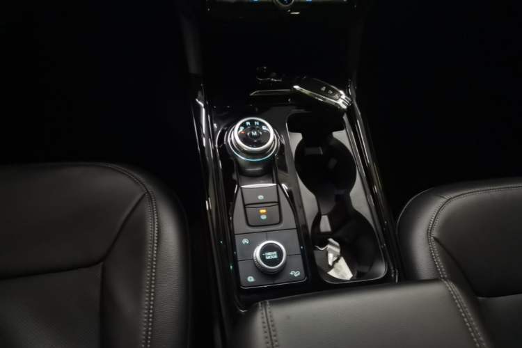 Used Ford Explorer 2020 EcoBoost 285 Four-Wheel Drive Trend Edition 6 Seats Gear Lever