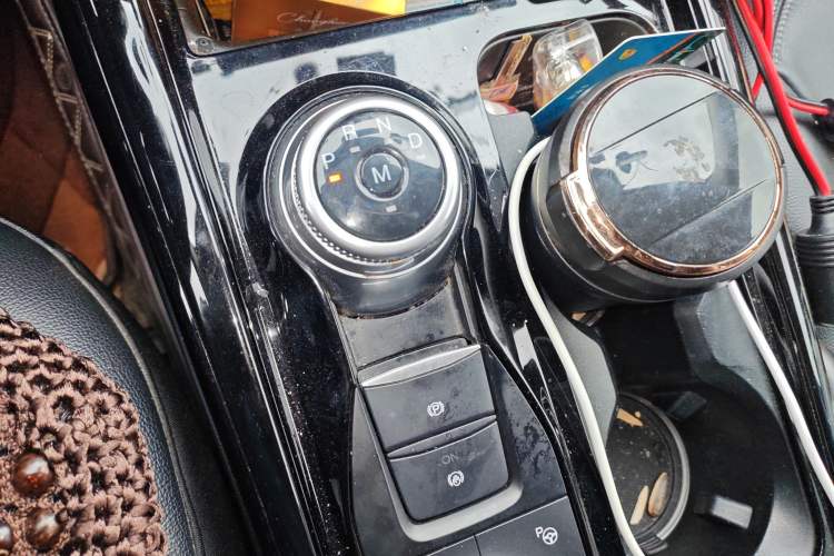 Used Ford Explorer 2020 EcoBoost 285 4x4 Titanium Edition 7-Seater Gear Lever