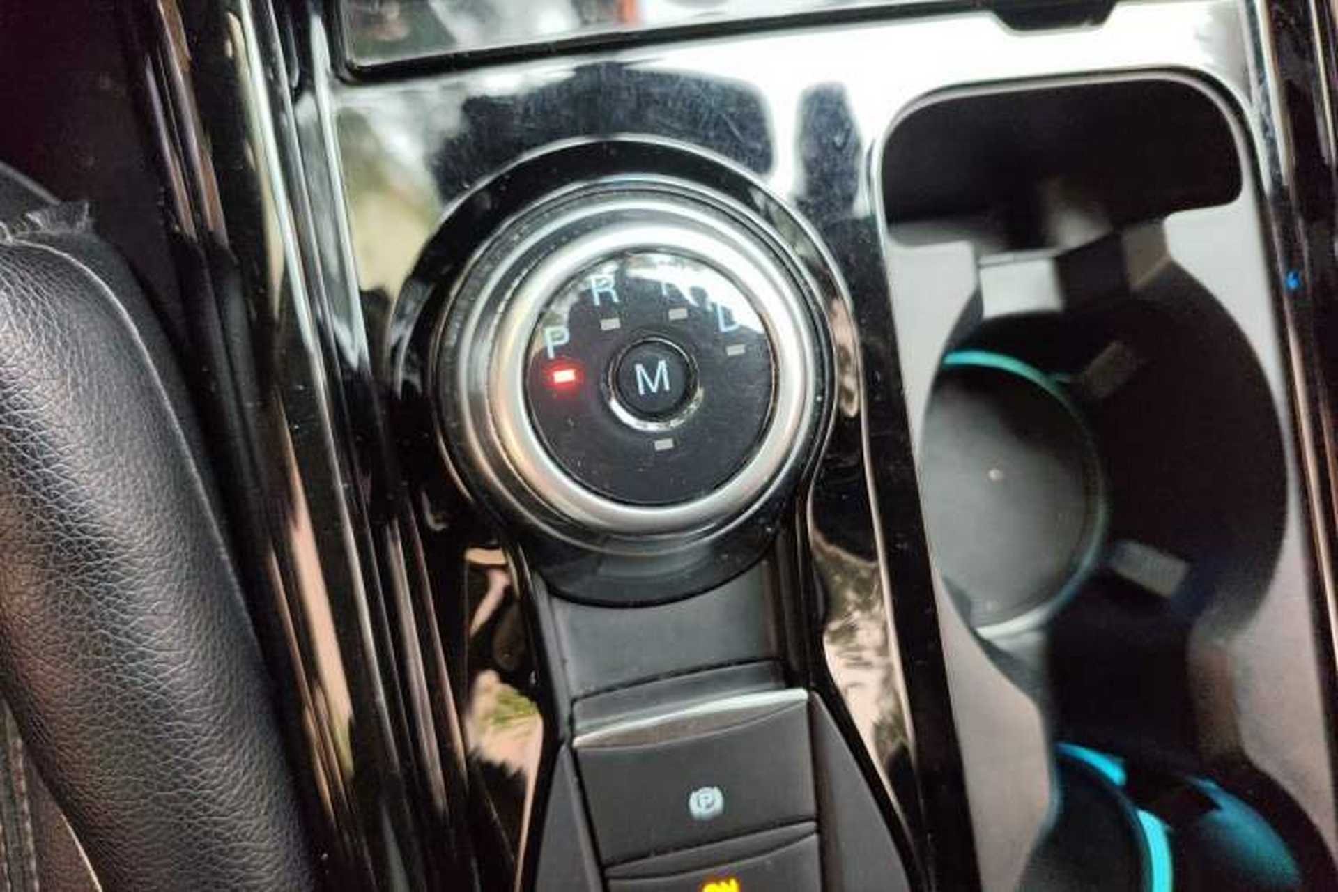Used Ford Explorer 2020 EcoBoost 285 4x4 Titanium Edition 7-Seater Gear Lever