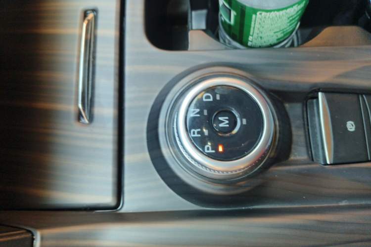 Used Ford Explorer 2020 EcoBoost 285 4x4 Titanium Edition 7-Seater Gear Lever