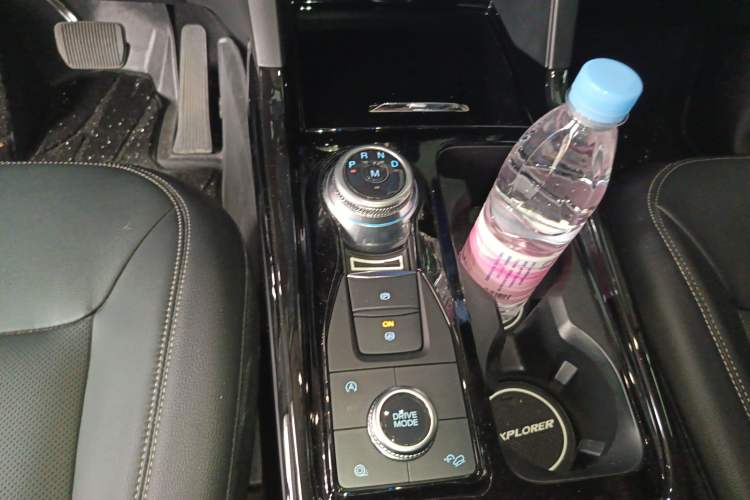 Used Ford Explorer 2020 EcoBoost 285 4x4 Trend Edition 7-Seater Gear Lever