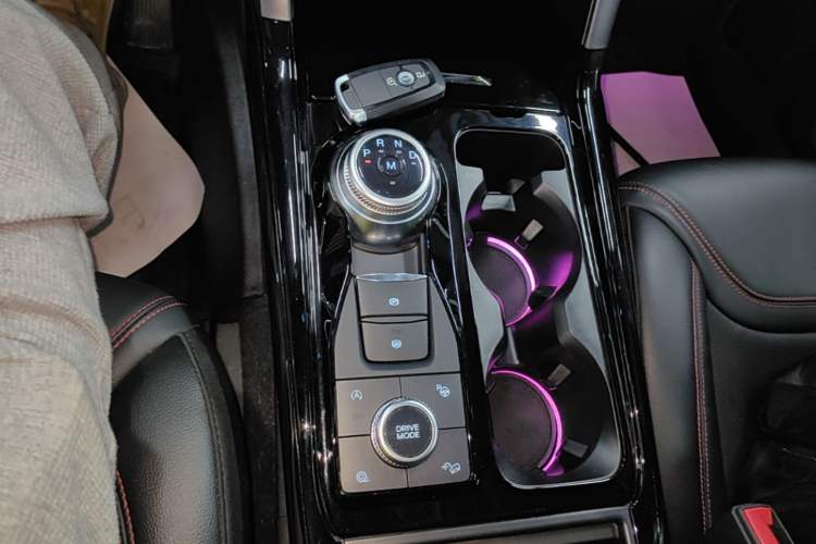 Used Ford Explorer 2020 EcoBoost 285 4x4 Sport Edition ST-LINE 6-Seater Gear Lever