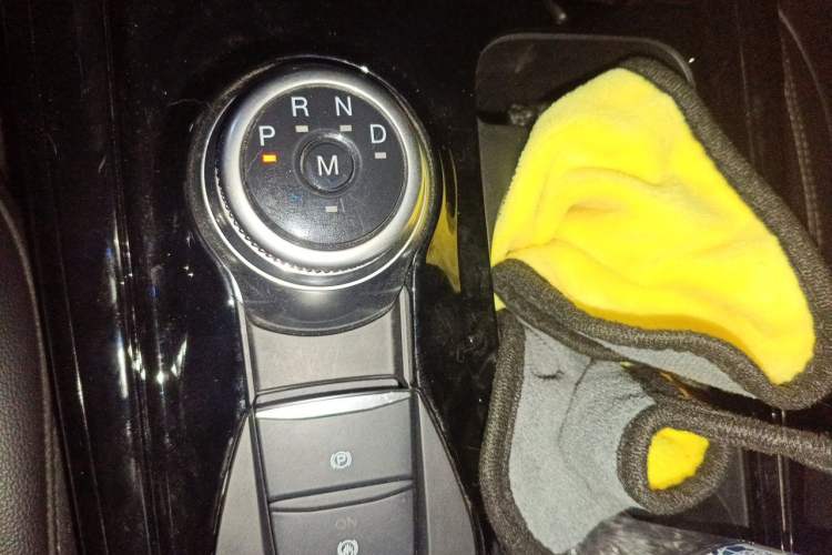Used Ford Explorer 2020 EcoBoost 285 4x4 Titanium Edition 6 Seats Gear Lever