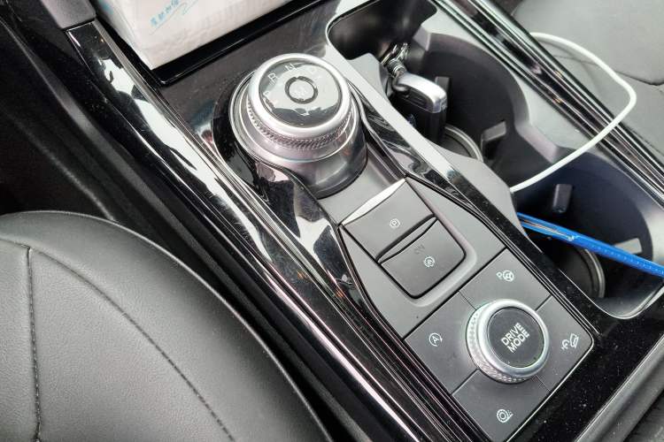 Used Ford Explorer 2020 EcoBoost 285 4x4 Titanium Edition 7-Seater Gear Lever
