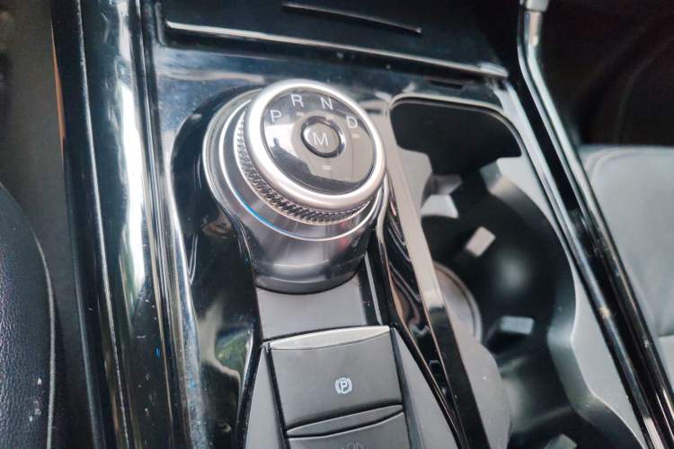 Used Ford Explorer 2020 EcoBoost 285 Four-Wheel Drive Trend Edition 6 Seats Gear Lever