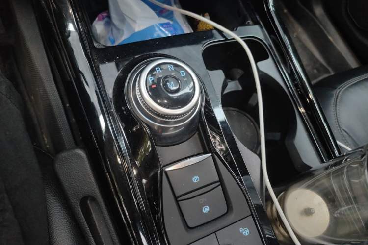 Used Ford Explorer 2020 EcoBoost 285 4x4 Titanium Edition 7-Seater Gear Lever