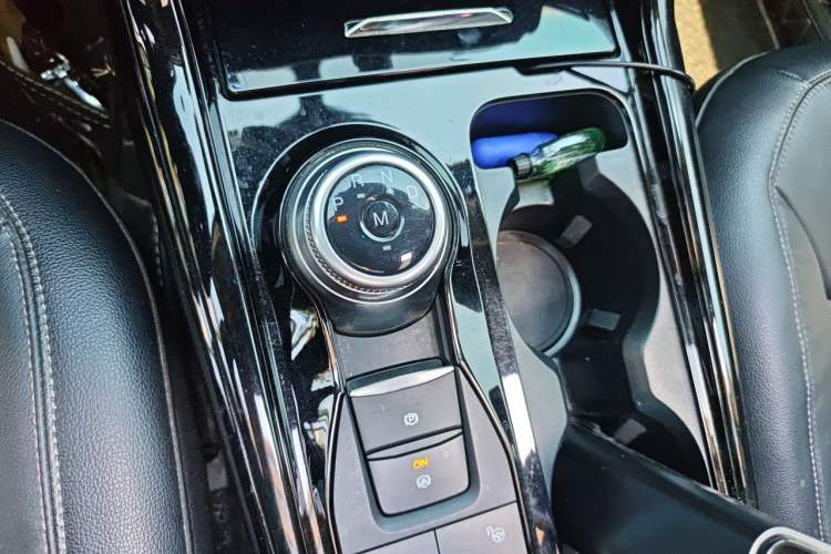 Used Ford Explorer 2020 EcoBoost 285 4x4 Titanium Edition 7-Seater Gear Lever
