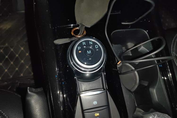 Used Ford Explorer 2020 EcoBoost 285 4x4 Titanium Edition 7-Seater Gear Lever