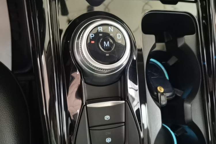 Used Ford Explorer 2020 EcoBoost 285 4x4 Titanium Edition 6 Seats Gear Lever