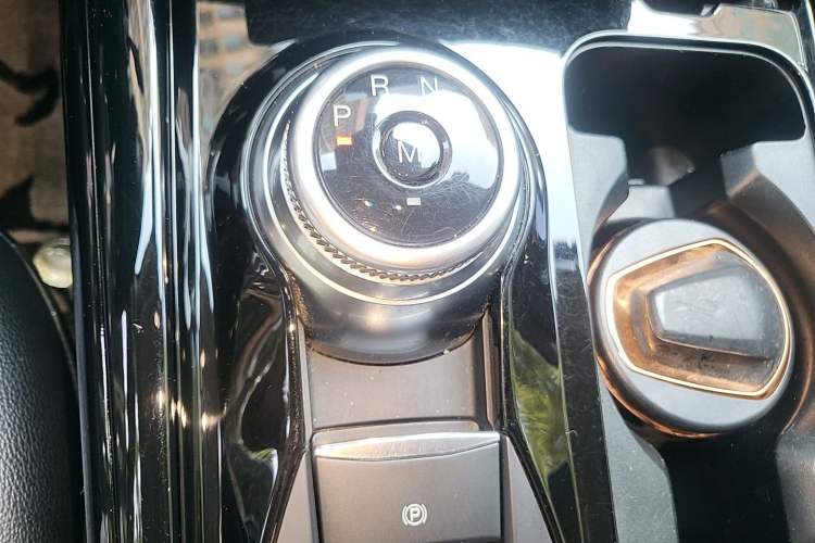 Used Ford Explorer 2020 EcoBoost 285 4x4 Trend Edition 7-Seater Gear Lever