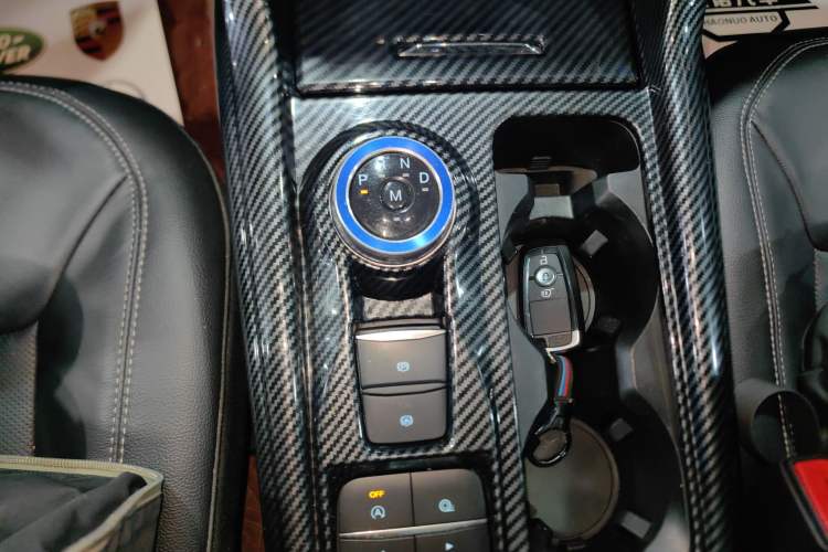 Used Ford Explorer 2020 EcoBoost 285 Rear-Drive Trend Edition 7-Seater Gear Lever