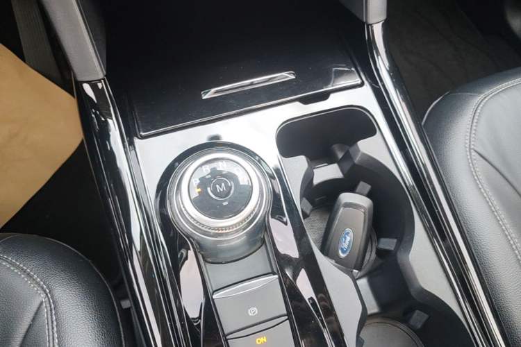 Used Ford Explorer 2020 EcoBoost 285 Rear-Drive Trend Edition 7-Seater Gear Lever