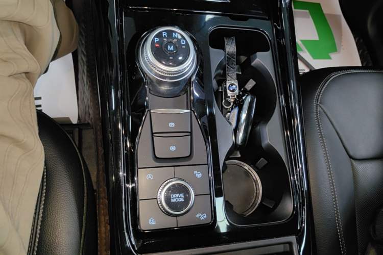 Used Ford Explorer 2020 EcoBoost 285 4x4 Titanium Edition 6 Seats Gear Lever