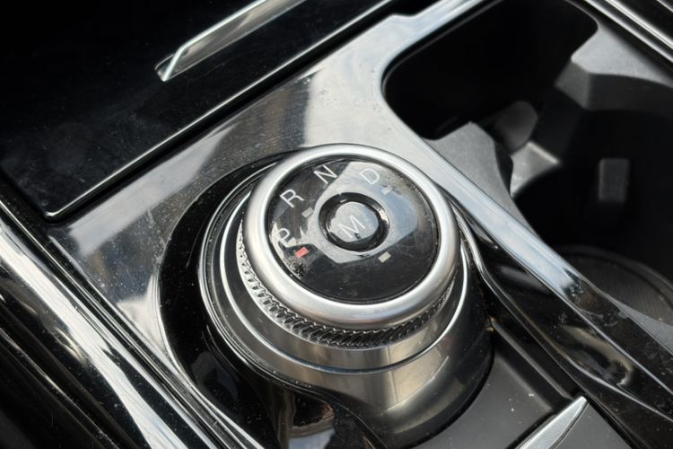Used Ford Explorer 2020 EcoBoost 285 Rear-Drive Trend Edition 7-Seater Gear Lever