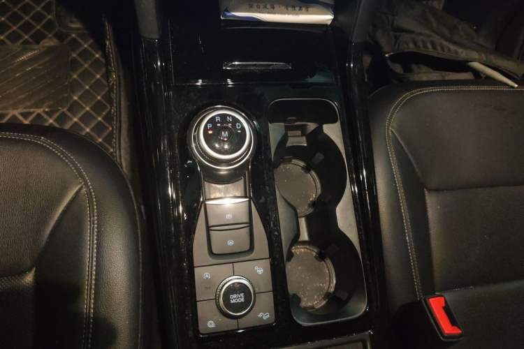 Used Ford Explorer 2020 EcoBoost 285 4x4 Titanium Edition 6 Seats Gear Lever