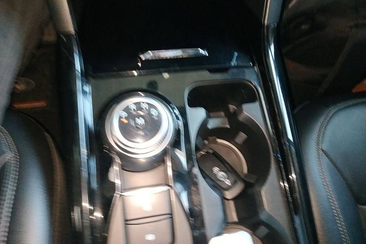 Used Ford Explorer 2020 EcoBoost 285 4x4 Titanium Edition 7-Seater Gear Lever
