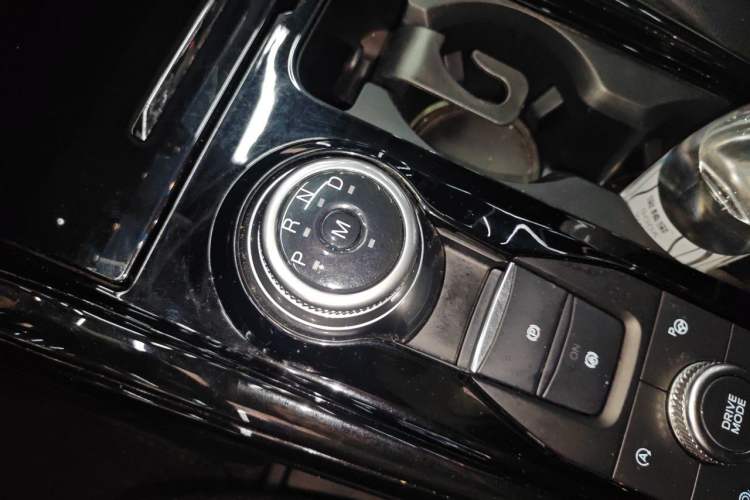 Used Ford Explorer 2020 EcoBoost 285 Four-Wheel Drive Sport Edition ST-LINE 7-Seater Gear Lever
