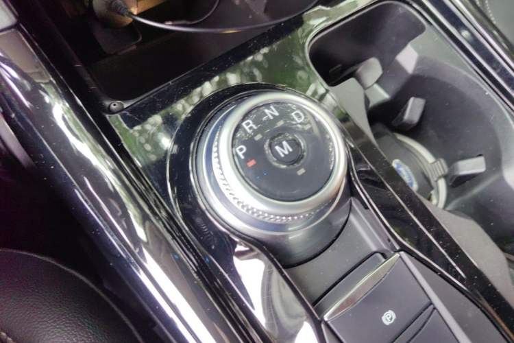 Used Ford Explorer 2020 EcoBoost 285 4x4 Titanium Edition 6 Seats Gear Lever