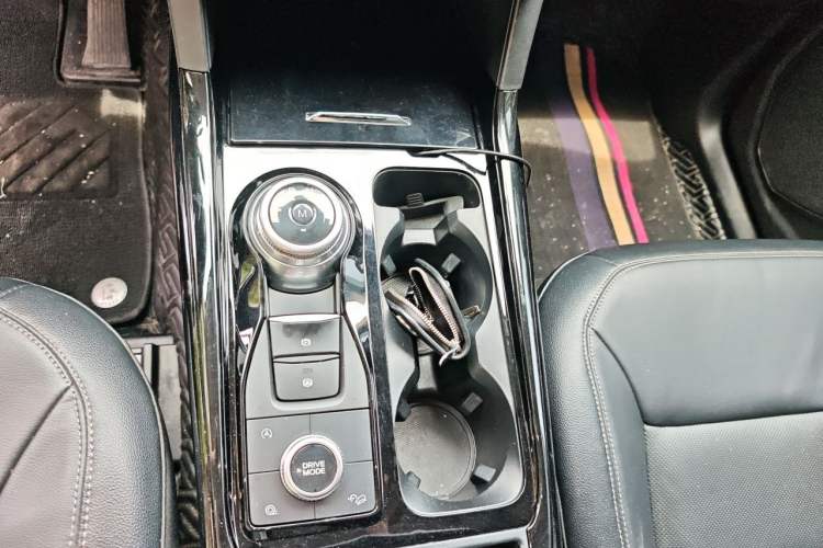 Used Ford Explorer 2020 EcoBoost 285 Four-Wheel Drive Trend Edition 6 Seats Gear Lever