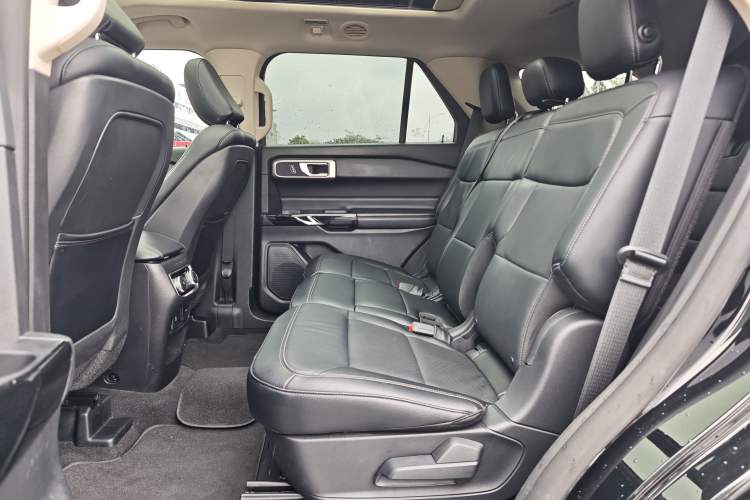 Used Ford Explorer 2020 EcoBoost 285 Rear-Drive Trend Edition 7-Seater Interior 1