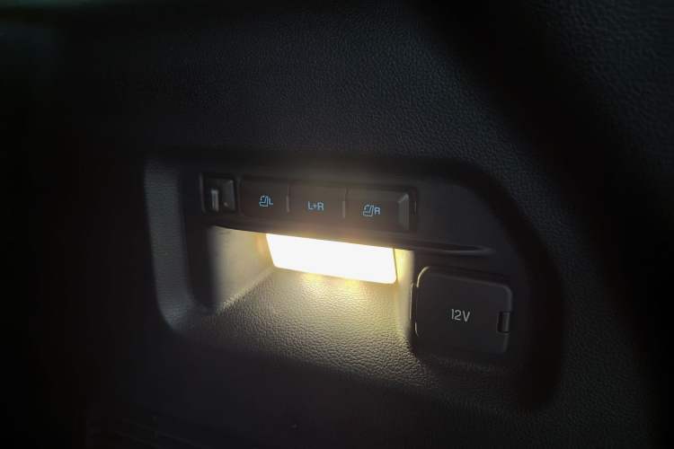 Used Ford Explorer 2020 EcoBoost 285 4x4 Titanium Edition 6 Seats Interior 11