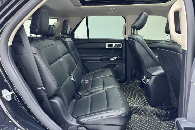 Used Ford Explorer 2020 EcoBoost 285 Rear-Drive Trend Edition 7-Seater Interior 11