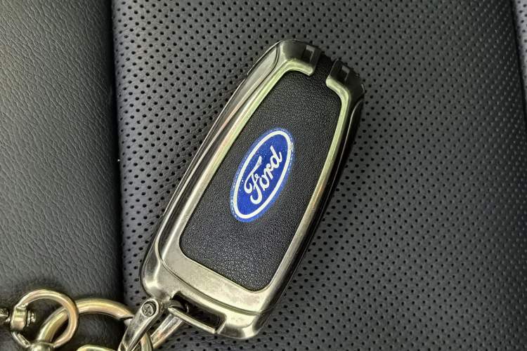 Used Ford Explorer 2020 EcoBoost 285 4x4 Titanium Edition 6 Seats Interior 12