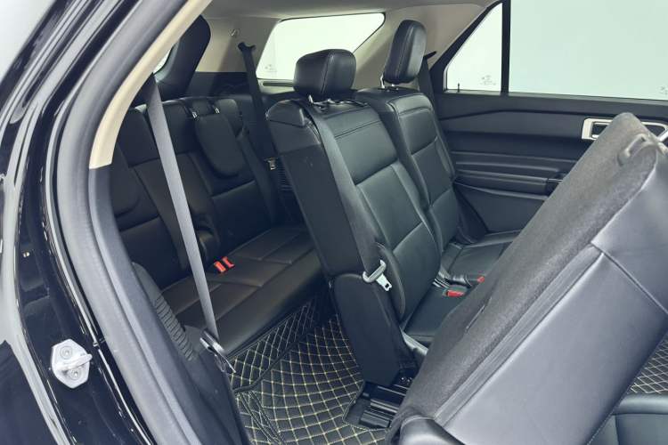 Used Ford Explorer 2020 EcoBoost 285 Rear-Drive Trend Edition 7-Seater Interior 12
