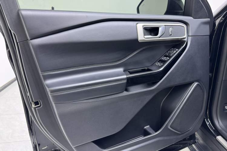 Used Ford Explorer 2020 EcoBoost 285 Rear-Drive Trend Edition 7-Seater Interior 13