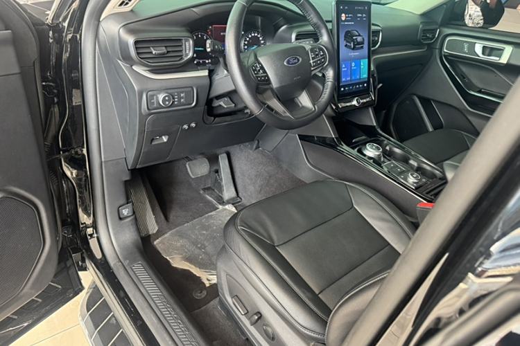 Used Ford Explorer 2020 EcoBoost 285 4x4 Trend Edition 7-Seater Interior 2