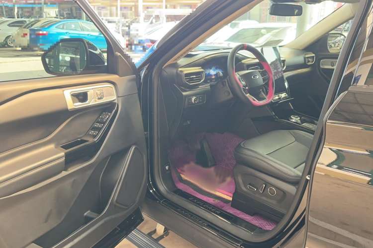 Used Ford Explorer 2020 EcoBoost 285 4x4 Titanium Edition 7-Seater Interior 2