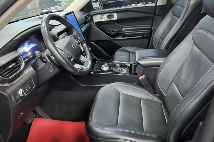 Used Ford Explorer 2020 EcoBoost 285 4x4 Titanium Edition 7-Seater Interior 2
