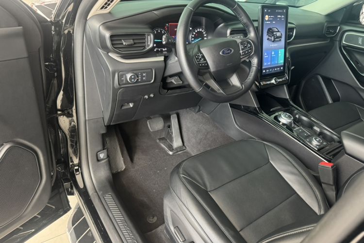 Used Ford Explorer 2020 EcoBoost 285 4x4 Trend Edition 7-Seater Interior 3