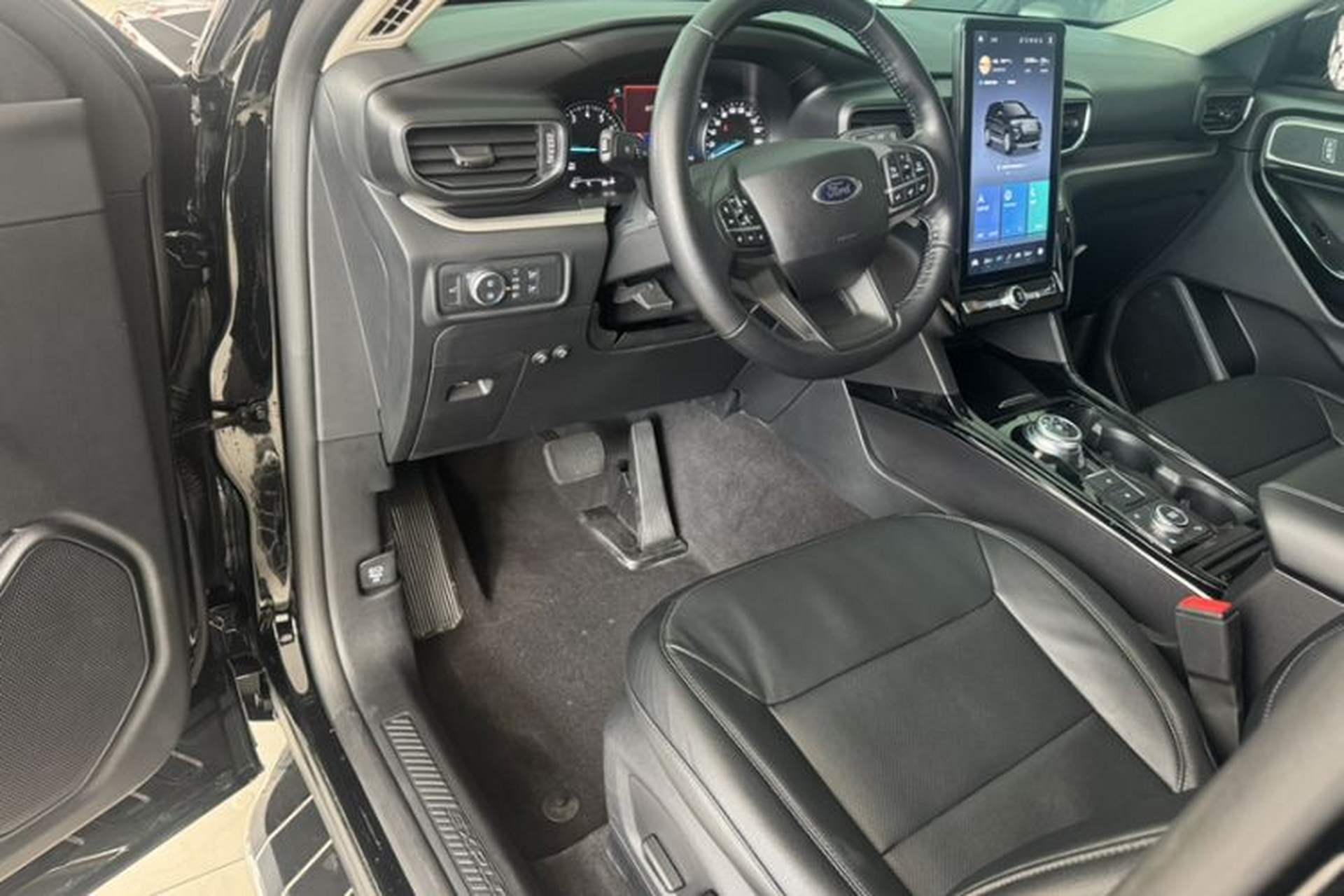 Used Ford Explorer 2020 EcoBoost 285 4x4 Trend Edition 7-Seater Interior 3