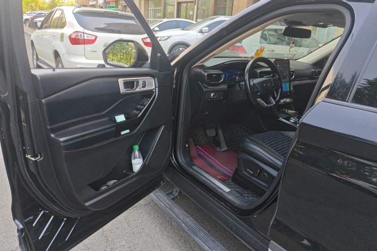 Used Ford Explorer 2020 EcoBoost 285 4x4 Titanium Edition 6 Seats Interior 3