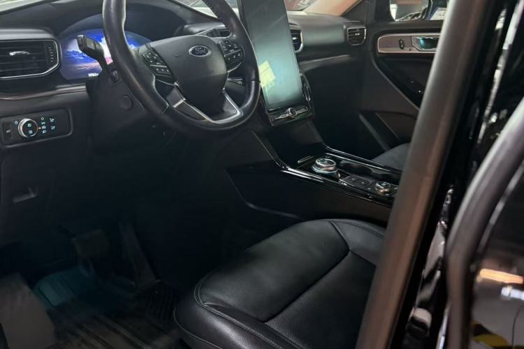 Used Ford Explorer 2020 EcoBoost 285 4x4 Titanium Edition 6 Seats Interior 3