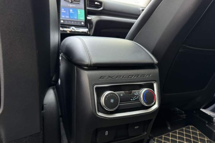Used Ford Explorer 2020 EcoBoost 285 Rear-Drive Trend Edition 7-Seater Interior 3