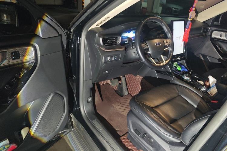 Used Ford Explorer 2020 EcoBoost 285 4x4 Titanium Edition 7-Seater Interior 3