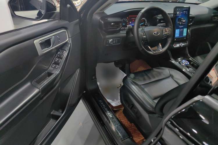 Used Ford Explorer 2020 EcoBoost 285 Rear-Drive Trend Edition 7-Seater Interior 3