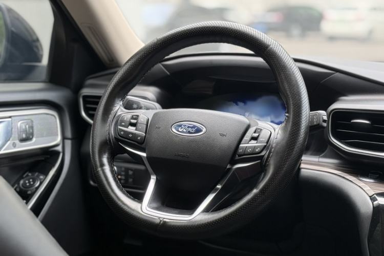 Used Ford Explorer 2020 EcoBoost 285 4x4 Titanium Edition 6 Seats Interior 3